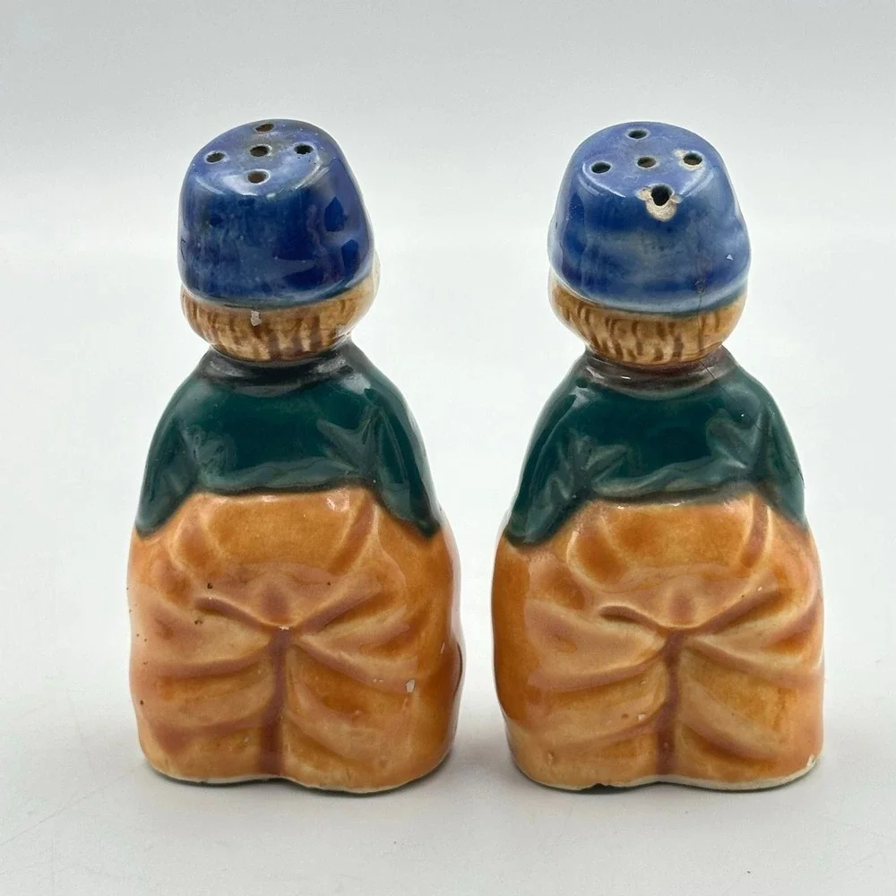 SP115-vintage Dutch boys, salt and pepper shakers‎